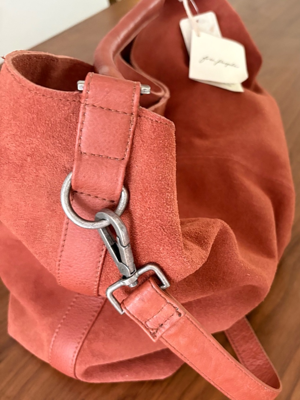 Free People Suzy Slouch leather Shoulder Bag in In between brown - Picture 5 of 8